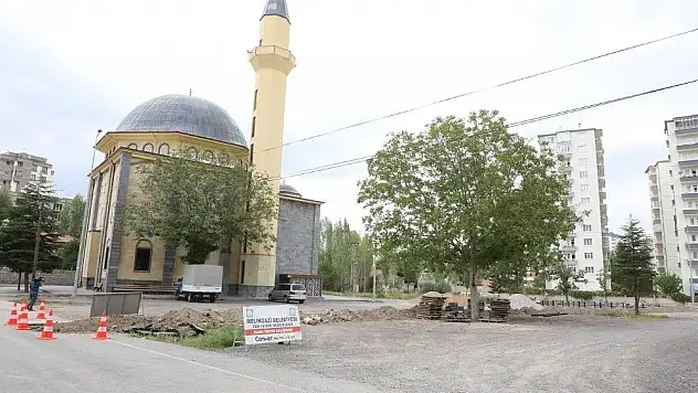 Büyükpoyraz Cami çevre düzenlemesi yapıldı