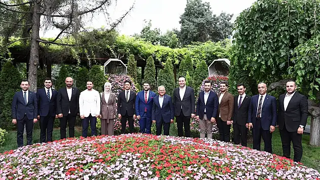 Büyükşehir Belediyesi'nde dikkat çeken buluşma!