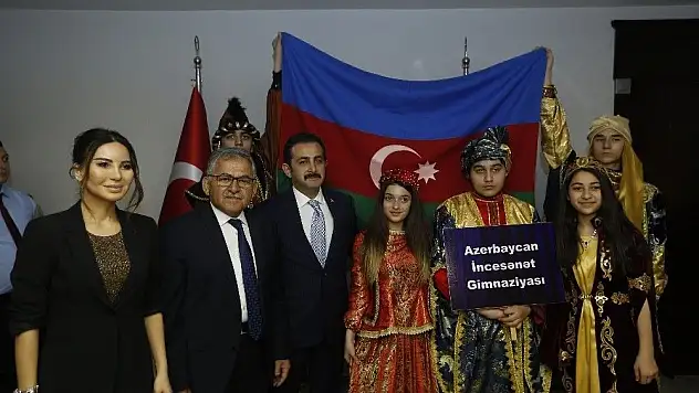 'Tiyatroda profesyonel topluluklar çıkaracağız'