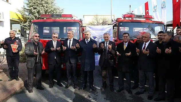 Büyükşehir Belediyesi Oto Sanatkarlar Odası'na itfaiye aracı hibe etti

