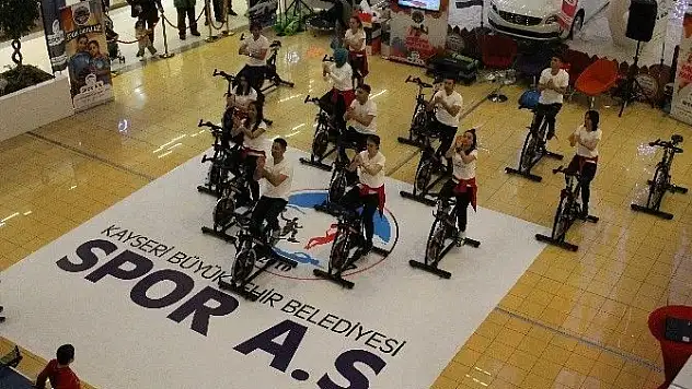Büyükşehir Belediyesi sporu sevdiriyor