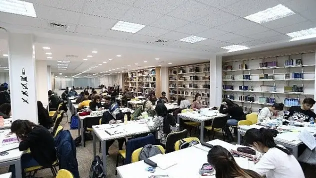 Büyükşehir Kütüphanesine 17 günde 40 bin ziyaretçi