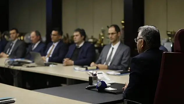 Büyükşehir'de 7,5 saatlik yatırım toplantısı