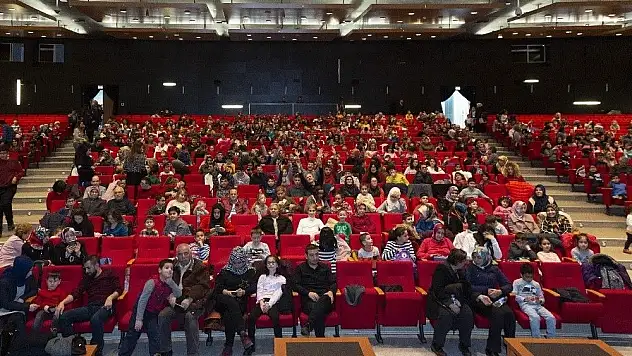 Büyükşehir'den çocuklara sirk hediyesi