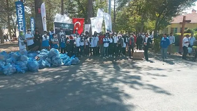 200 gönüllü 700 kilo topladı