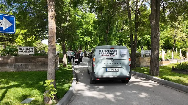 Büyükşehir'den Kurban Bayramı'nda mezarlıklarda vatandaşa hizmet