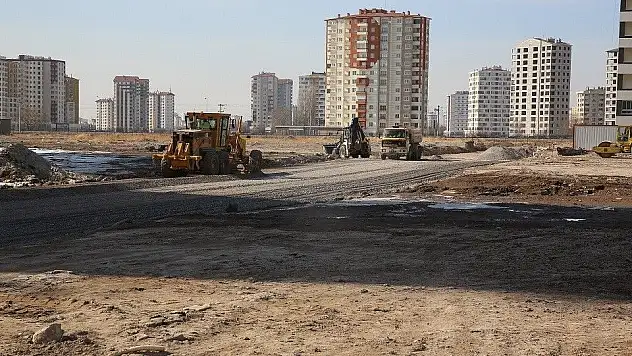 Büyükşehir Eski Hal'de yol açıyor