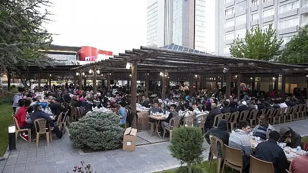 Büyükşehir iftarına büyük ilgi