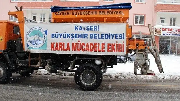 Büyükşehir'in 125 araç ve 273 personeli karla mücadele için hazır kıta