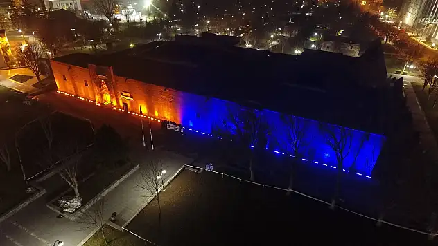 Büyükşehir'den Kanser Günü etkinliğine ışıklı destek 