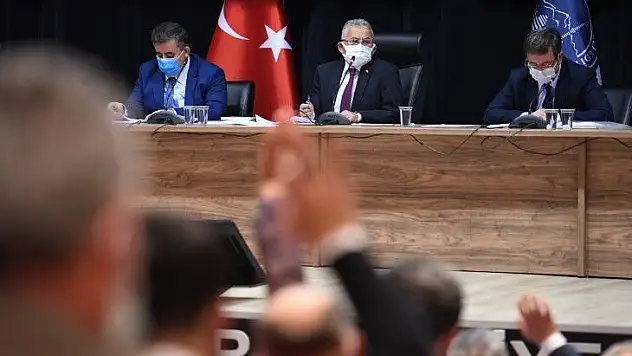 Büyükşehir Meclisi karar aldı: Esnaftan o ücretler bir yıl alınmayacak!