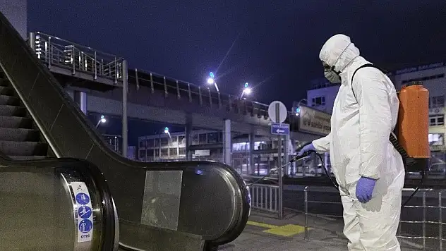 Büyükşehir, 2.5 milyon maske dağıttı, 80 bin litre dezenfektan ile şehri dezenfekte etti
