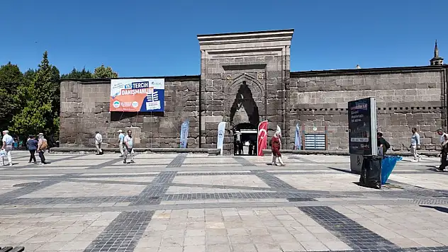 Büyükşehir öğrencilerin yanında!
