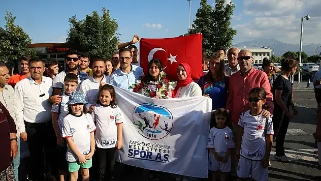 Büyükşehir şampiyonlar yetiştiriyor

