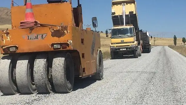 Büyükşehirden kırsal mahallelerde yol çalışması