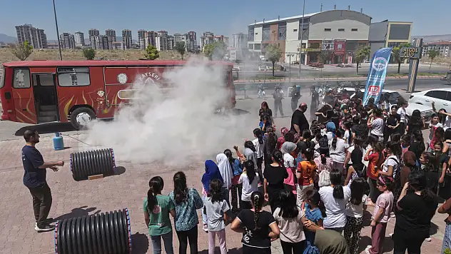 Büyükşehirden öğrencilere afet güvenlik eğitimi veriliyor