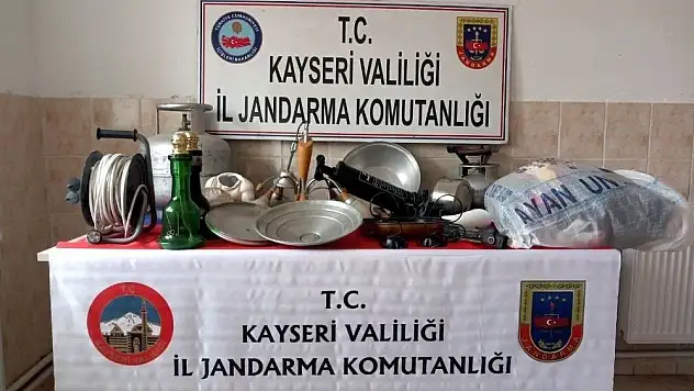 Çaldıkları malzemeler ile beraber yakalandılar