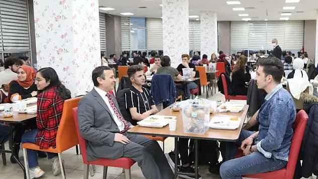 Çalış, öğrencilerle iftar yaptı