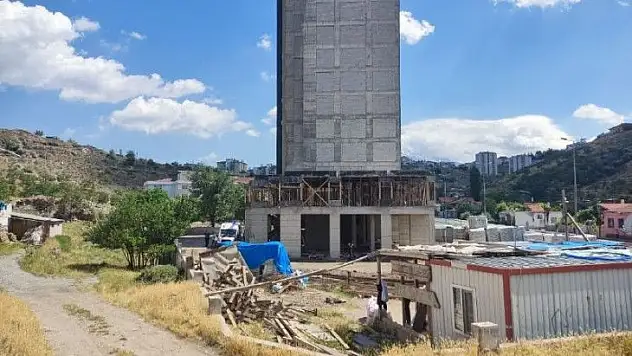 Çalıştığı inşaattan düştü!