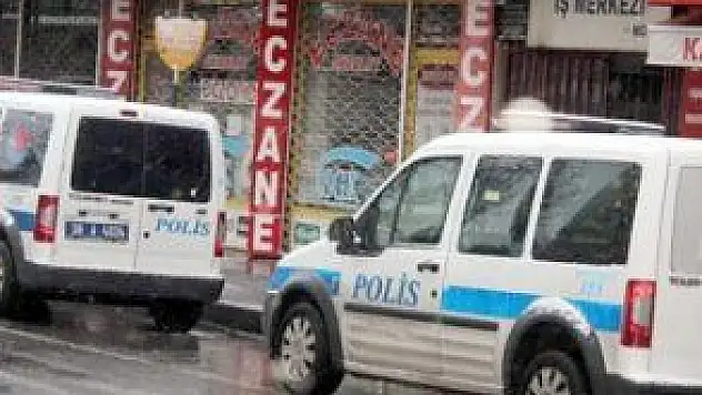 CAMI KIRIP MARKETE GİRDİLER