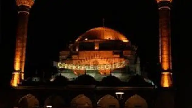  CAMİİ MAHYASINA ÇANAKKALE GEÇİLMEZ YAZILDI
