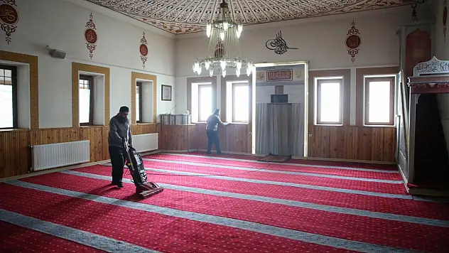 Camiler bayrama hazır
