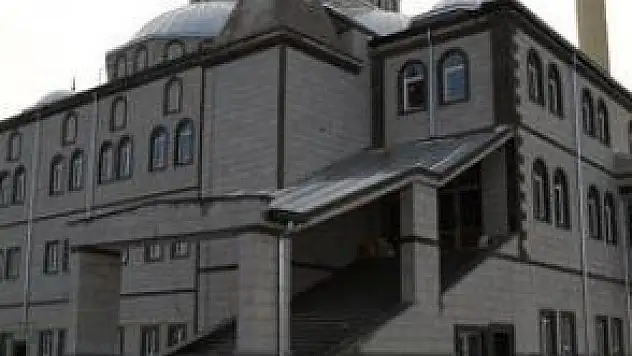 CAMİLERİN HALISI DA MELİKGAZİ BELEDİYESİNDEN