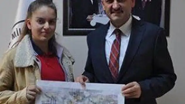 ÇANAKKALE SAVAŞLARININ 101. YIL DÖNÜMÜNDE RESİM, ŞİİR VE KOMPOZİSYON DALLARINDA ÖDÜL TÖRENİ YAPILDI