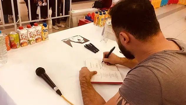 Caner Yaman İmza Günü Meysu Outlet'te Gerçekleşti