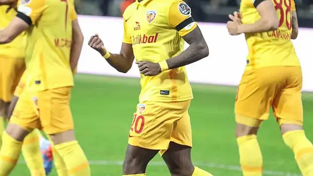 Carlos Mane  2'inci golünü attı