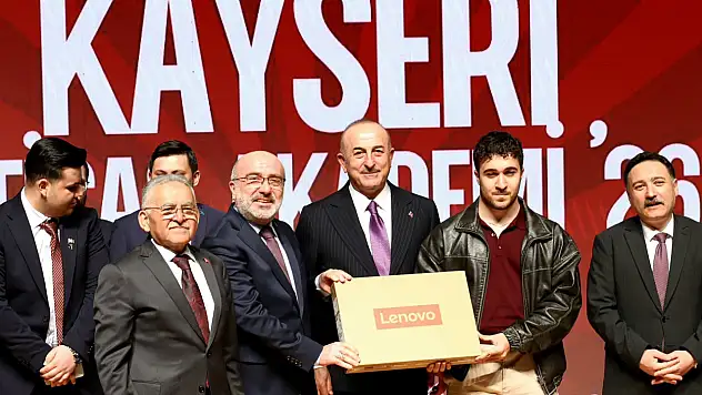 Çavuşoğlu: Dünya hızla değişiyor, Türkiye değişimi yönetmeli