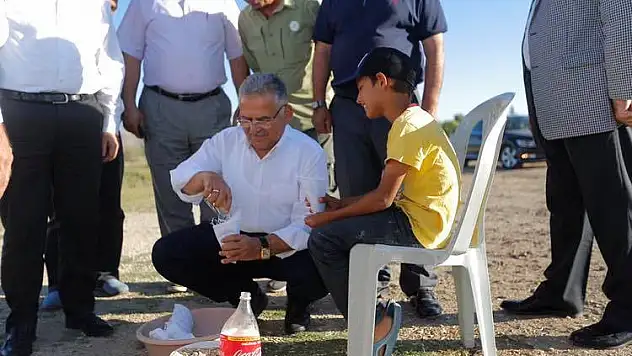 Çekirdekçi çocuk Başkan'ı uyardı!