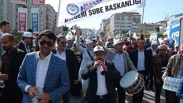 Çelik, &quot1 Mayıs'ı coşkuyla Erzurum'da kutladık&quot