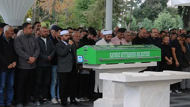 Ceviz ağacından düşmüştü! Kayserili öğretmen son yolculuğuna uğurlandı
