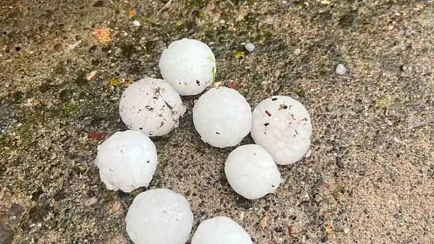 Kayseri'ye ceviz büyüklüğünde dolu yağdı