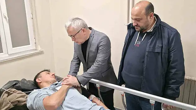 Otobüs kaza yaptı! Vali yaralıları ziyaret etti