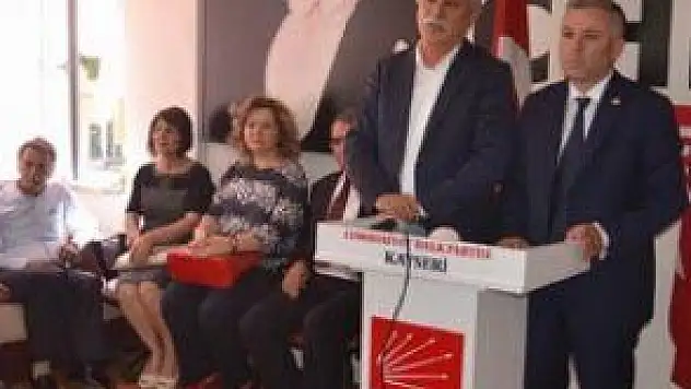 CHP'DE COŞKULU BAYRAMLAŞMA