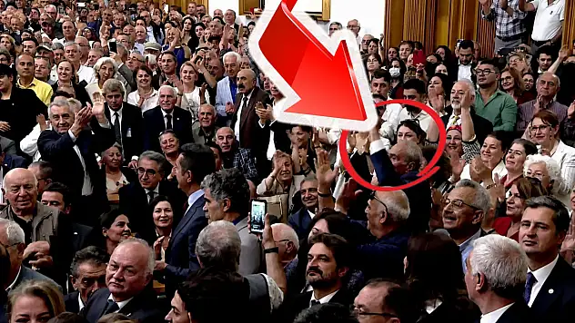CHP Grup Toplantısı'nda Kayserili isime özel anons