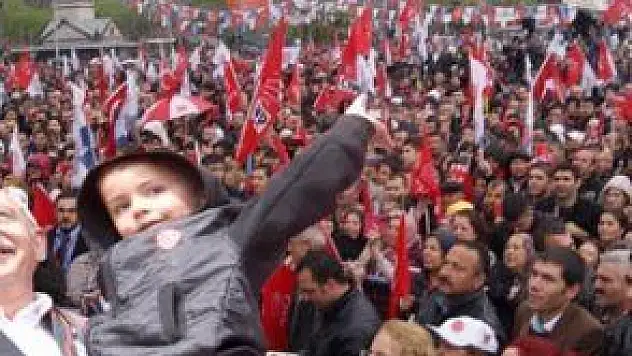 'CHP İLE SİYASETÇİ DEĞİL HALK KÖŞEYİ DÖNECEK!'