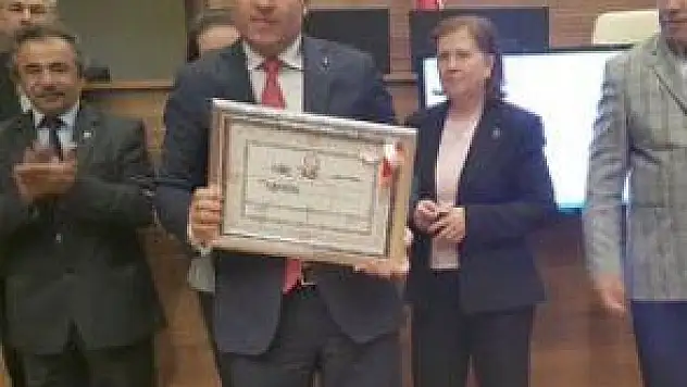 CHP KAYSERİ MİLLETVEKİLİ ARIK, MAZBATASINI ALDI