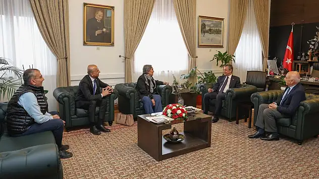 CHP Kayseri Milletvekili ezber bozdu! Meclis'teki o ziyarete annesi el attı