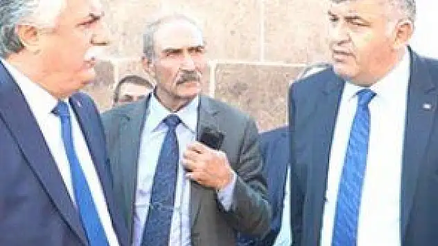 CHP'LİLER, ZABITANIN SEÇİM AFİŞİ İNDİRME OPERASYONUNU YASALARLA GERİ PÜSKÜRTTÜ!