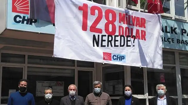 CHP parti binasına '128 milyar dolar nerede?' afişi asıldı!