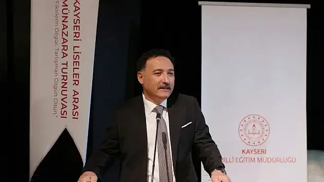 Çiçek: Büyük bir medeniyetin mirasçıları olan gençlerimiz yarınların mimarlarıdır