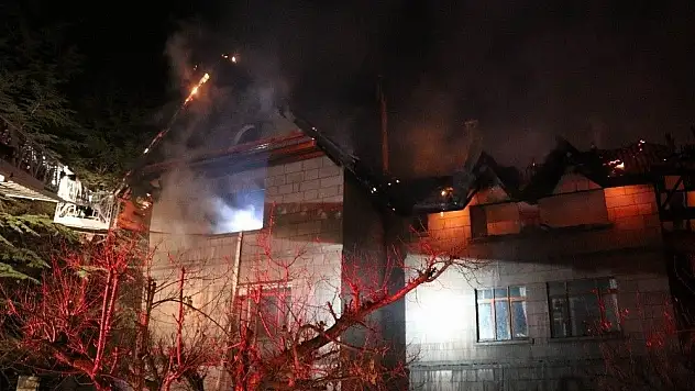 Çiftlik evinde yangın