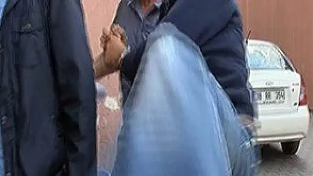CİNAYET ŞÜPHELİLERİ GAZETECİYE SALDIRDI