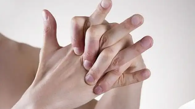 Çıtlatanlar dikkat! Bunu günde en az 5 kez yapıyorsanız...