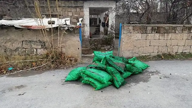 Yardım bekleyen kadına hayırseverler ve belediye elini uzattı