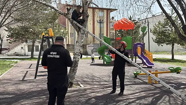 Çocuğun yardımına itfaiye koştu!