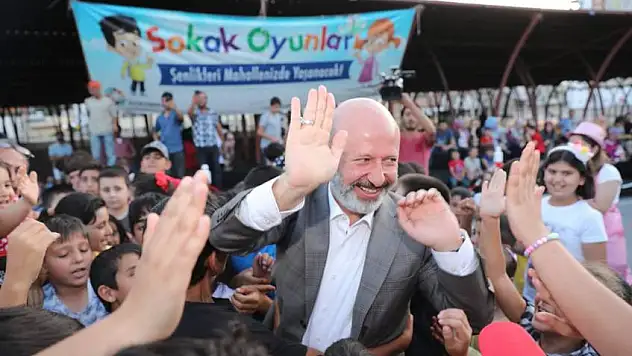 'Çocuk gülerse dünya güler' 